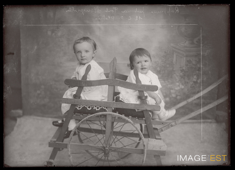 Portrait de deux enfants (Le Val-d'Ajol)