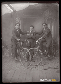 Cyclistes sur bicyclettes (Le Val-d'Ajol)