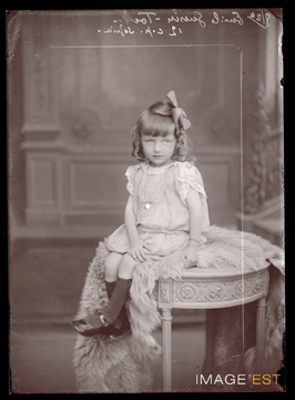 Portrait d'une fille (Le Val-d'Ajol)