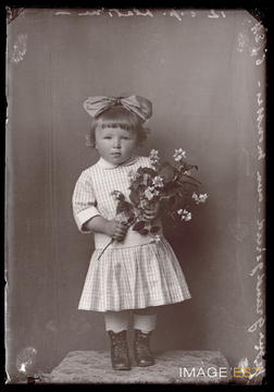 Portrait d'une fille (Le Val-d'Ajol)