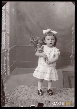 Portrait d'une fille (Le Val-d'Ajol)