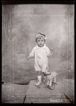 Photographie d'un enfant (Le Val-d'Ajol)