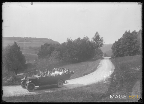 Promenade en automobile (Le Val-d'Ajol)