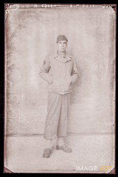 Portrait en pied d'un militaire marocain (Le Val-d'Ajol)
