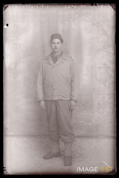 Portrait en pied d'un militaire marocain (Le Val-d'Ajol)
