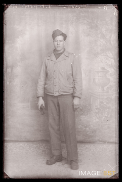 Portrait en pied d'un militaire marocain (Le Val-d'Ajol)