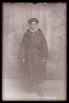 Portrait en pied d'un goumier marocain (Le Val-d'Ajol)