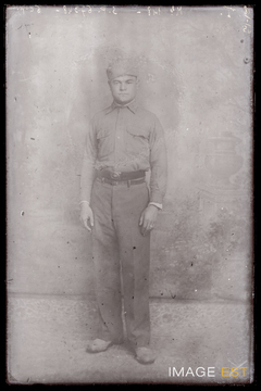 Portrait en pied d'un militaire marocain (Le Val-d'Ajol)