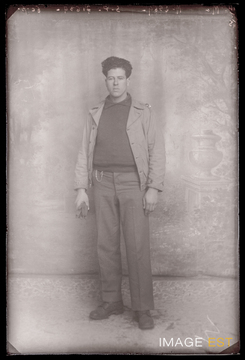 Portrait en pied d'un militaire marocain (Le Val-d'Ajol)