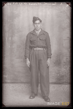 Portrait en pied d'un militaire marocain (Le Val-d'Ajol)