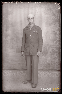 Portrait en pied d'un militaire marocain (Le Val-d'Ajol)
