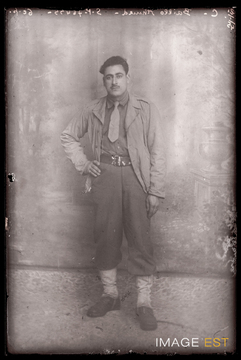 Portrait en pied d'un militaire marocain (Le Val-d'Ajol)