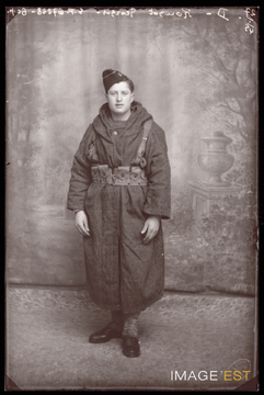 Portrait en pied d'un goumier marocain (Le Val-d'Ajol)