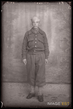 Portrait en pied d'un militaire marocain (Le Val-d'Ajol)
