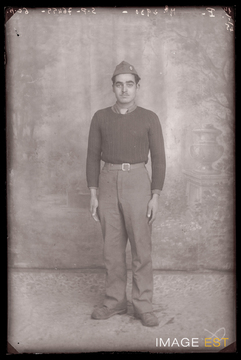 Portrait en pied d'un militaire marocain (Le Val-d'Ajol)