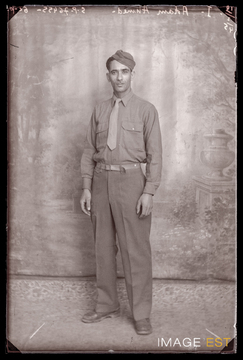 Portrait en pied d'un militaire marocain (Le Val-d'Ajol)