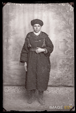 Portrait en pied d'un goumier marocain (Le Val-d'Ajol)