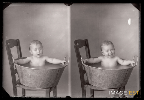 Enfant au bain (Le Val-d'Ajol)