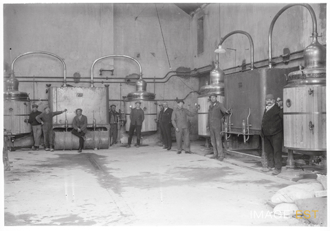 Intérieur d'une distillerie (Le Val-d'Ajol)