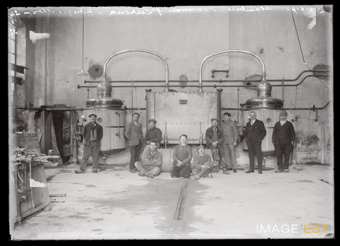 Intérieur d'une distillerie (Le Val-d'Ajol)