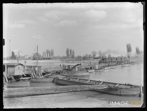 Pont ferroviaire mobile (?)