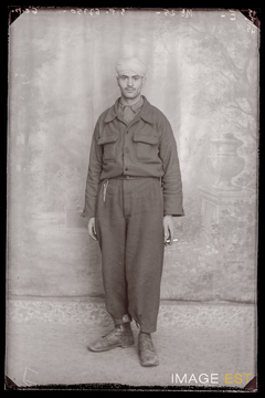 Portrait en pied d'un militaire marocain (Le Val-d'Ajol)