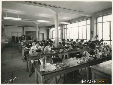 Étudiants en travaux pratiques (Nancy)