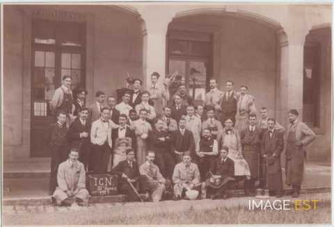 Groupe d'étudiants et d'enseignants (Nancy)