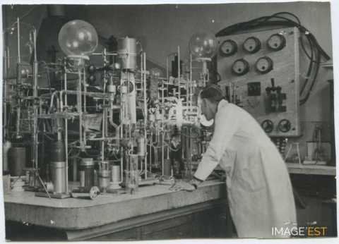 Appareil à filament de carbone (ENSIC)