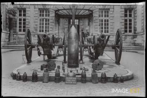 Exposition de canons et d'obus (Verdun)