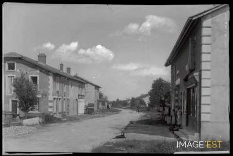 Rue d'un village (Meuse)