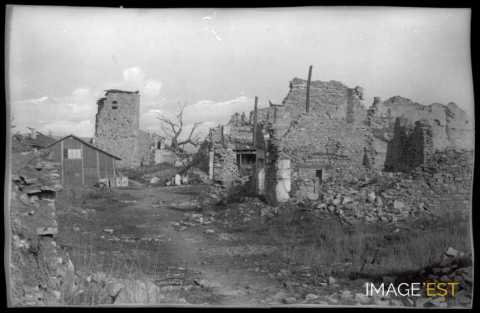 Rue en ruine (Meuse)