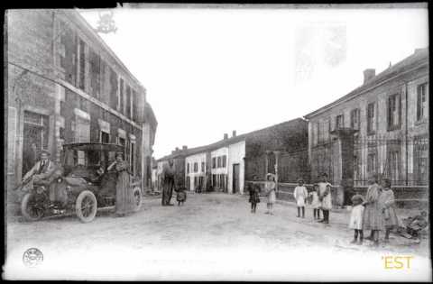 Une rue (Montfaucon-d'Argonne)