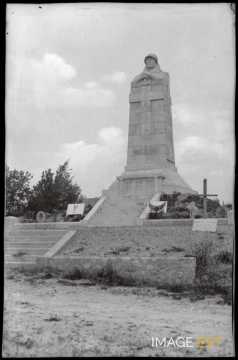 Monument aux morts de la Haute-Chevauche?e (Lachalade)