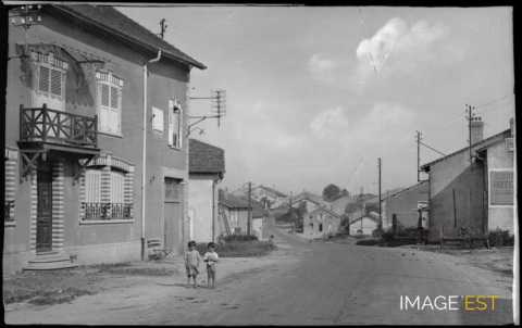 Rue d'un village (Meuse)