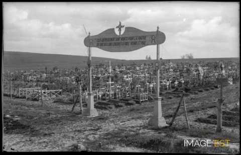 Entrée du cimetière militaire (Belleray)