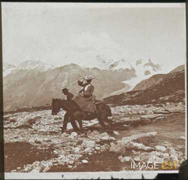 Femme à cheval en amazone (Suisse)
