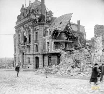 Hôtel de ville en ruines (Montdidier)