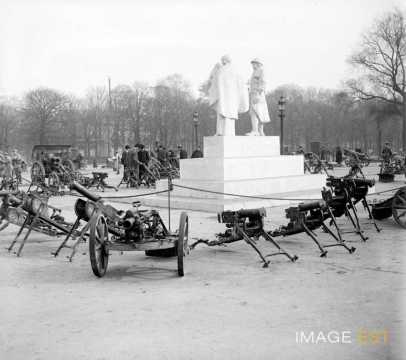 Mitrailleuses allemandes exposées (Paris)