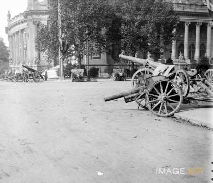 Canons allemands exposés  (Paris)