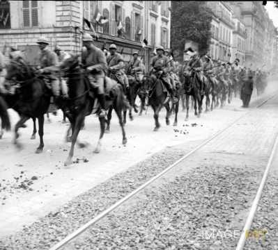 Défilé  de cavaliers (Paris)