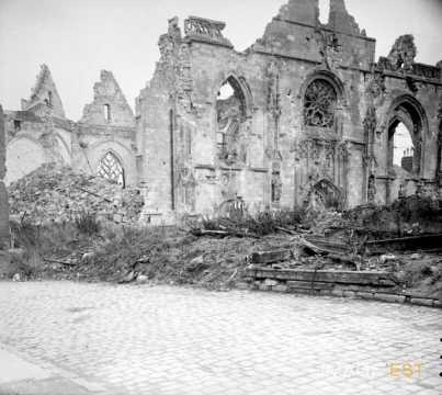 Eglise en ruines (Péronne)