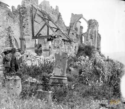 Eglise en ruines (Saint-Pierre-Aigle)