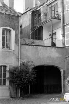 Cour intérieure place Saint-Louis (Metz)