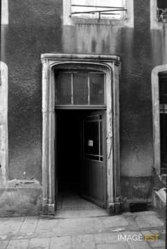 Porte d'entrée rue des Bénédictins (Metz)