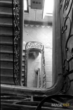Escalier intérieur d'un immeuble rue du pont Saint-Marcel (Metz)