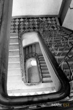 Escalier intérieur d'un immeuble rue du pont Saint-Marcel (Metz)