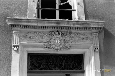 Fronton de porte rue Saint-Clément (Metz)