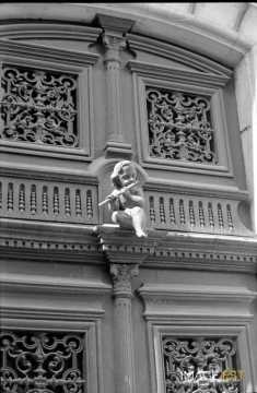 Sculpture d'une porte rue Saint-Clément (Metz)
