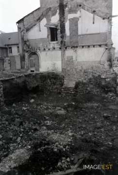 Fouilles archéologiques au cloître des Récollets (Metz)